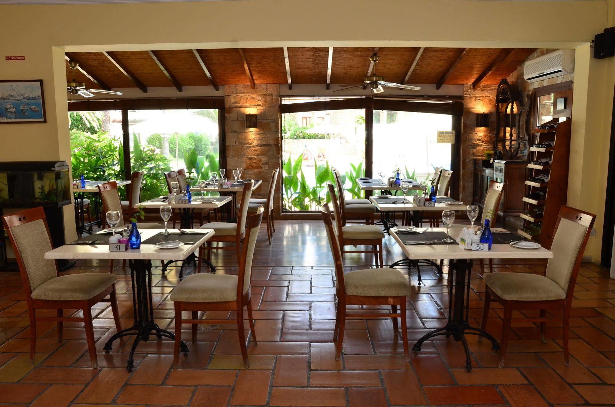 Panareti Aparthotel Paphos